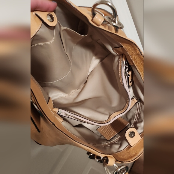 Coach Patent Leather Maggie Large Shoulder Bag Beige 15" X 10.5" X 10" - Picture 17 of 17